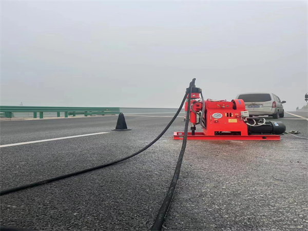 四更镇马路路基路面开裂下沉注浆加固灌浆